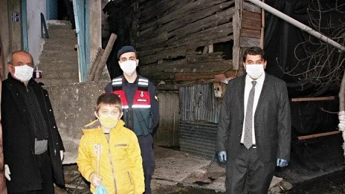Evden çıkamayan çocuk, 'yasal hakkım' diyerek cips istedi