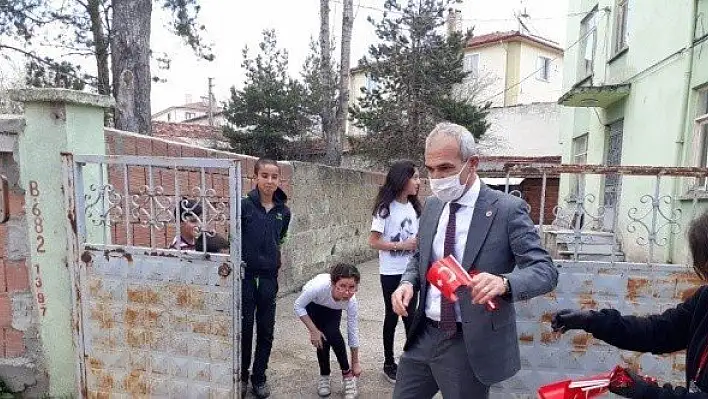 Evlerinden çıkamayan çocuklara Başkan Altıkulaç'tan sürpriz