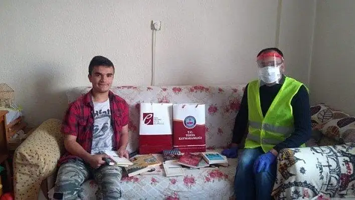 Kastamonu'da kaymakamdan 20 yaş altı gence kitap hediyesi