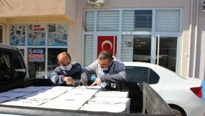 Kastamonu'da berber ve kuaförlere yardım kolisi dağıtıldı