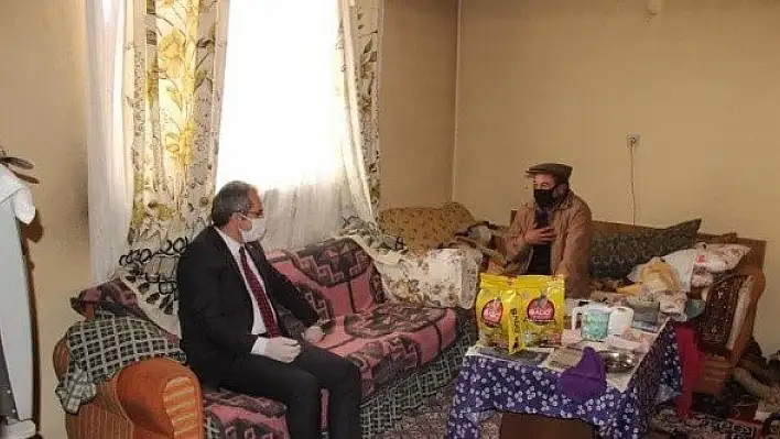 Pişkin, evde canı sıkılan vatandaşa sohbete gitti