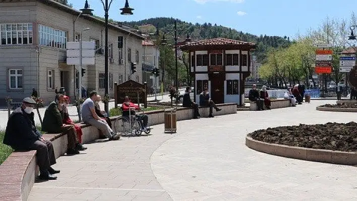 65 yaş ve üstü vatandaşlar uzun aradan sonra sokağa çıktı