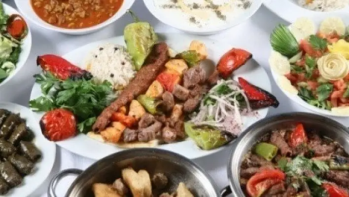 Uşak'ta iftar için bir araya gelen iki aileden 5 kişi virüse yakalandı
