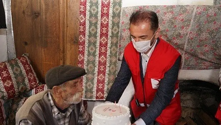 29 yıldır şehit oğlunun mezarını bırakmayan babaya sürpriz!