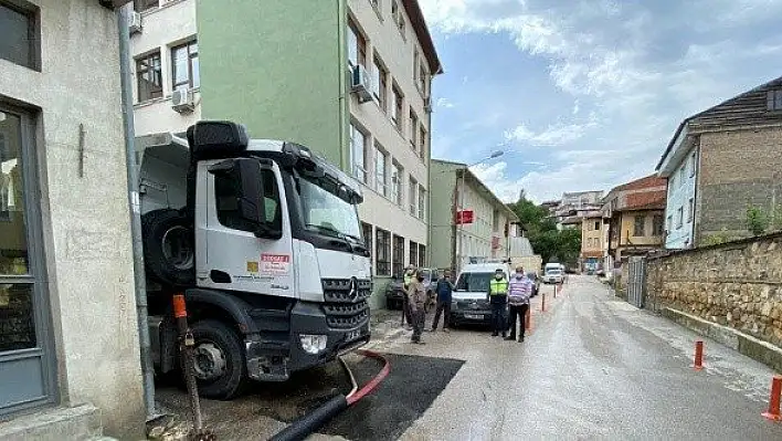 Yağış ve doludan zarar gören yerler onarılıyor