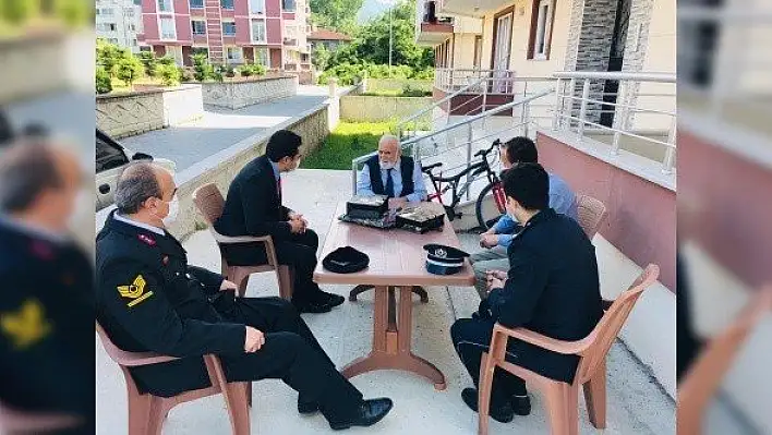 Kaymakam Seyhan, &quotBabalar Günü" ziyaretlerinde bulundu