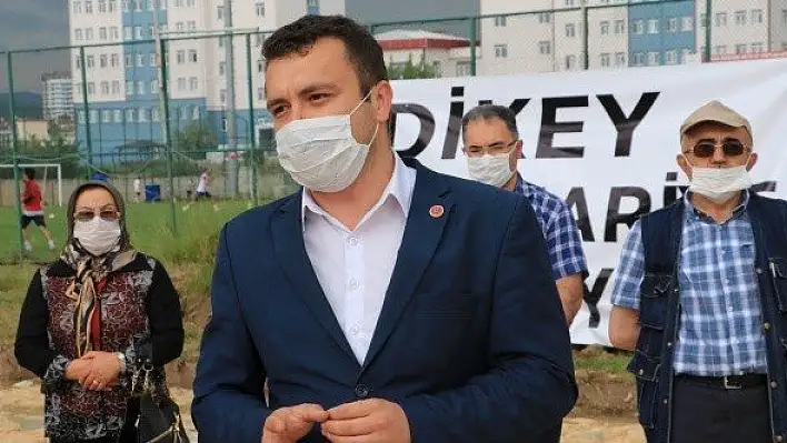 Muhtar ve mahalleliden &quotdikey mimari" protestosu