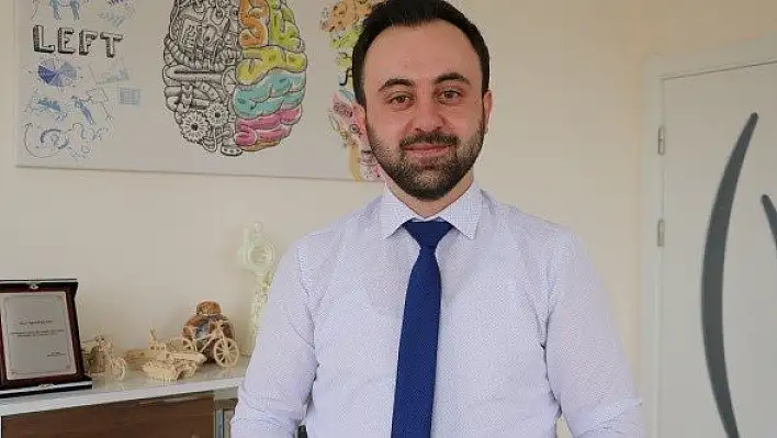 Psikologdan öğrenciler için sosyal medyadan canlı yayın