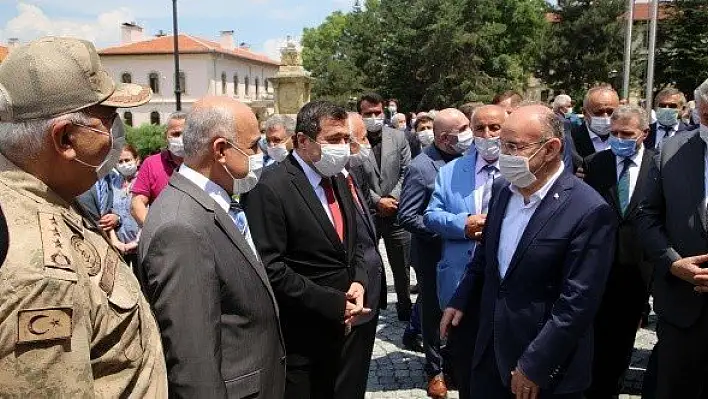 Vali Yaşar Karadeniz kente veda etti
