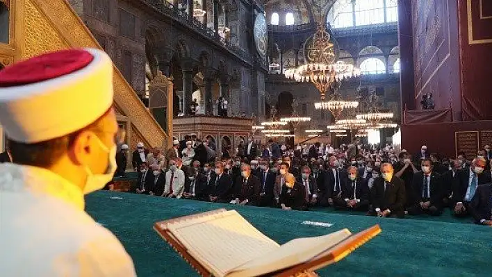 Ayasofya'da 86 yıl sonra ilk namaz kılındı