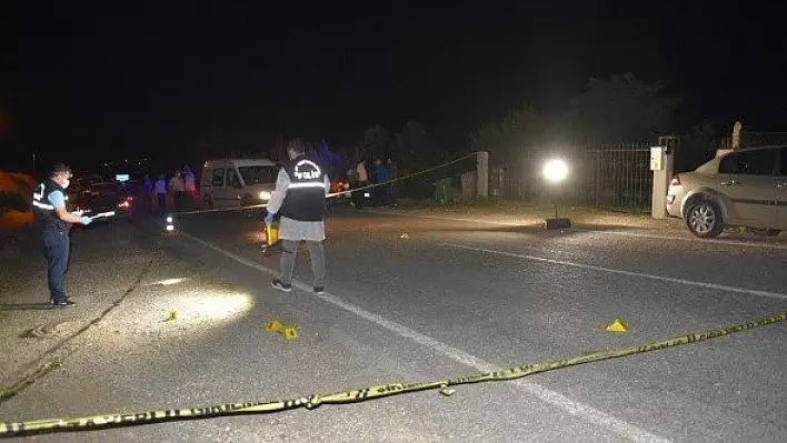 Belediye Başkanı Çatal'ın bulunduğu eve silahla ateş açıldı