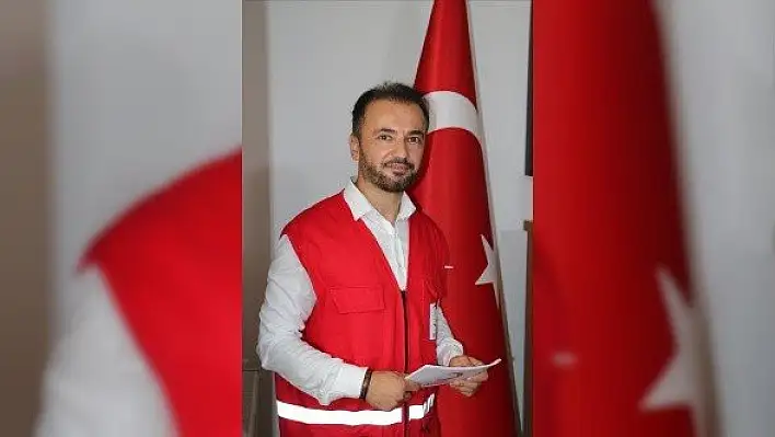 Kızılay'dan çocuklara bayramlık, yaşlılara gıda kolisi