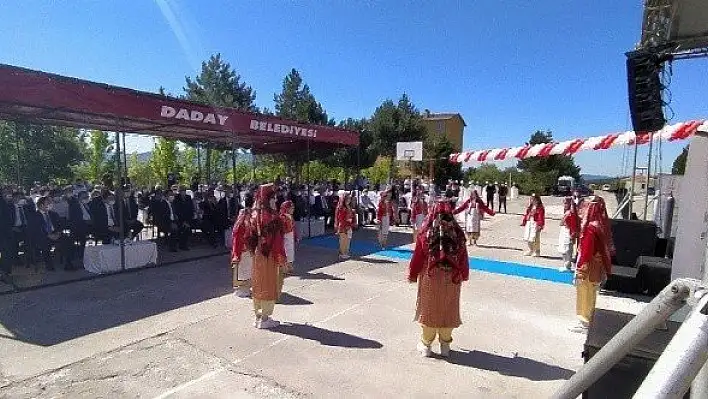 Şiddet gören kadınlar için atlı terapi merkezi