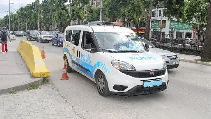 Trafikte telefonla konuşan polis memuruna ceza uygulandı