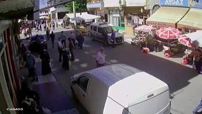 80'lik kardeşlerin baltalı kavgası güvenlik kamerasında!