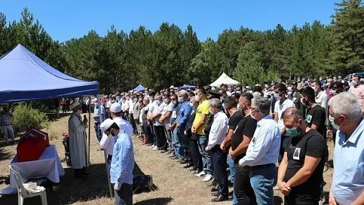 Elektrik akımına kapılarak şehit olan asker Kastamonu'da defnedildi