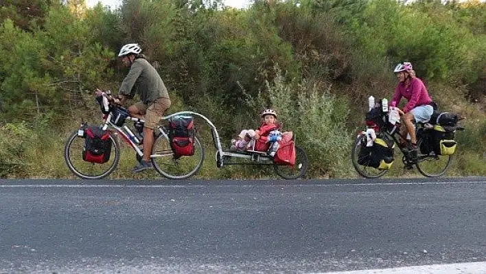 Elmalı ailesi, 5 yaşındaki kızlarıyla 5 bin kilometre pedal çevirecek