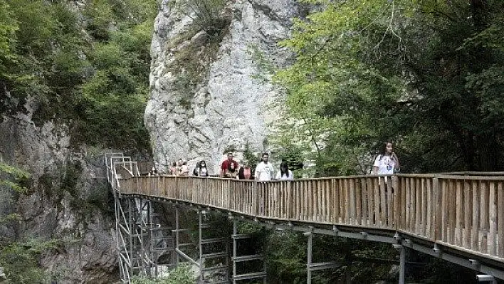 Adrenalin tutkunları Horma Kanyonu'na akın etti
