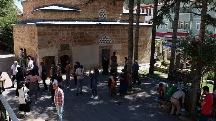 Şeyh Şaban-ı Veli Külliyesi'nde bayram yoğunluğu