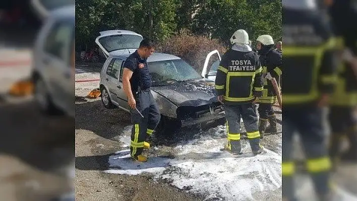 Tosya'da yanan otomobil kullanılmaz hale geldi