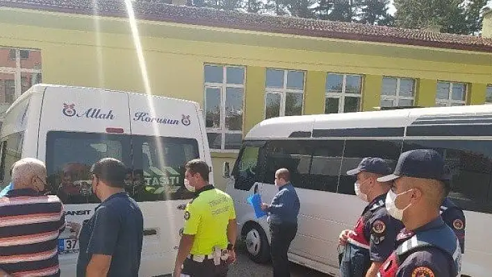 Daday'da öğrenci servislerine Kovid-19 eğitimi