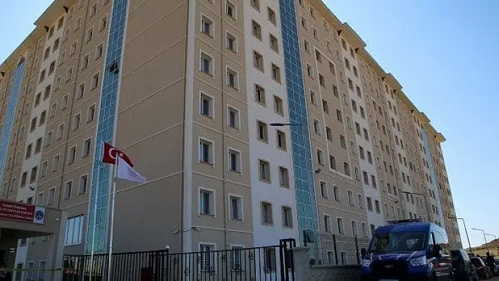 Yol kontrolü sırasında tespit edilen 3 kişi KYK yurduna yerleştirildi