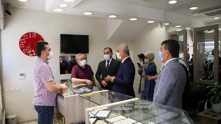 Kuyumcuların yoğun olduğu bölgede her sokak bir polise zimmetlendi