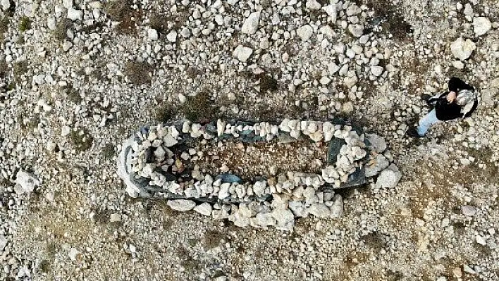 Ilgaz Dağı'nın zirvesindeki mezarlar dikkat çekiyor