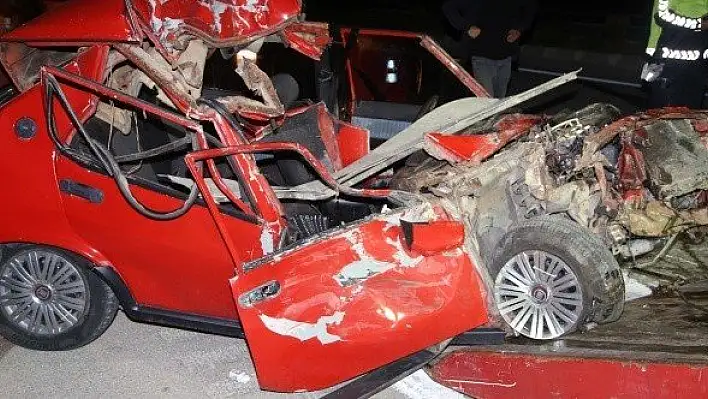 Otomobil ile kamyon çarpıştı: 1 ölü, 1 yaralı