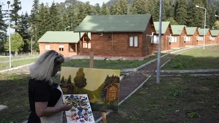 Kastamonu'da ressamlar doğayla iç içe resim yapıyor