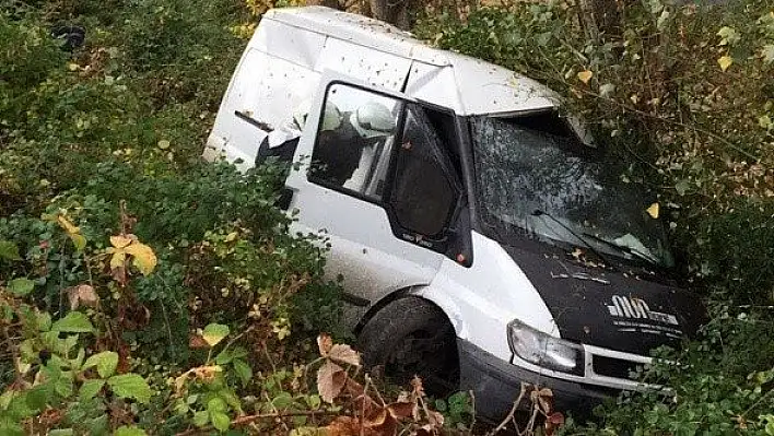 Minibüs dere yatağına devrildi: 1 ölü, 4 yaralı