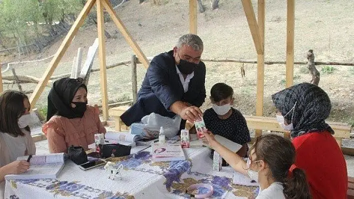 Muhtar, öğrenciler için köye sınırsız internet bağlattı