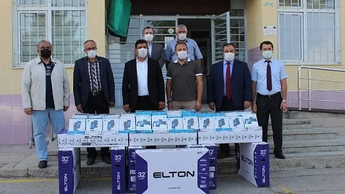 Öğrencilere 100 tablet, 10 televizyon hediye edildi