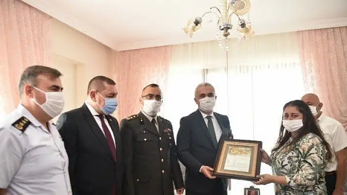 Şehit ailesine şehadet belgesi verildi