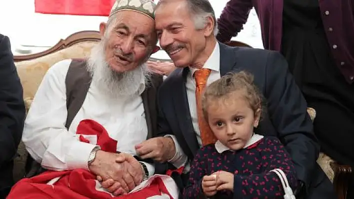 90 Yıllık 'Dev Çınar' Cumhuriyet ile Aynı Yaşta