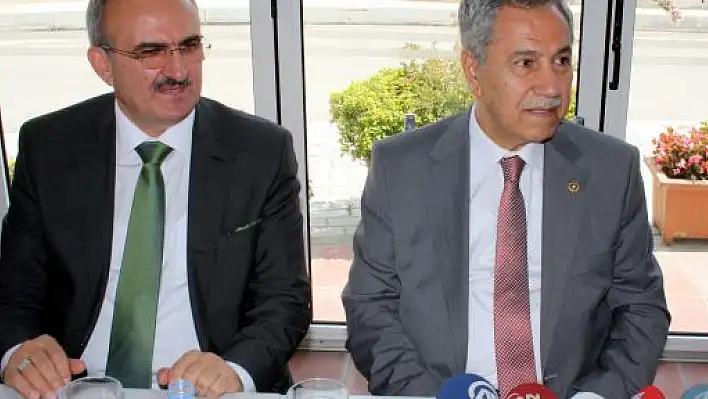 Arınç: Mısır'da mahsur kalan Türk gazetecilerin tutuklanma ve infaz ihtimali var