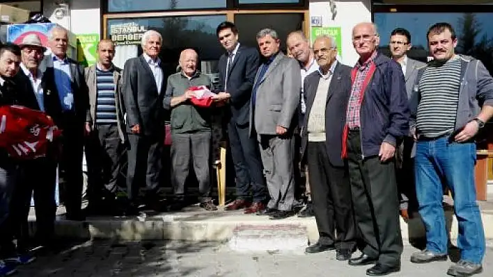 Azdavay CHP Türk Bayrağı ve Andımız Broşürü Dağıttı
