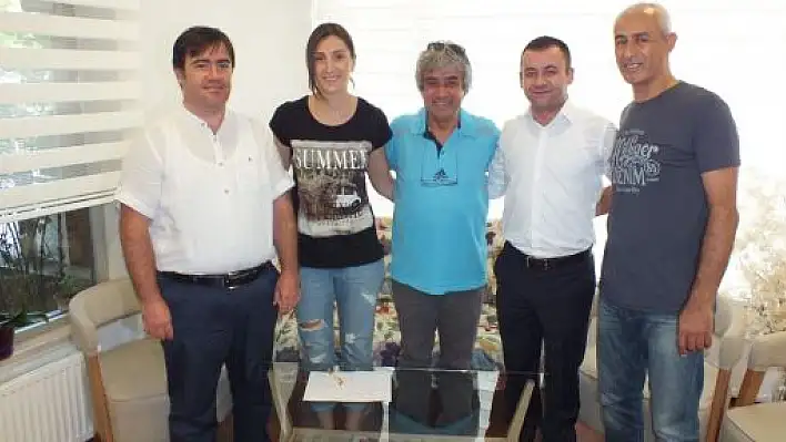Belediyespor, Milli Hentbolcu Betül Yılmaz ile anlaştı
