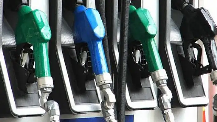 Benzin, mazot ve otogaza zam benzin 5 TL'yi geçti