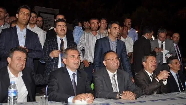 Bozdağ: CHP, uzlaşılan maddelerin anayasa maddesine dönüşmesine bahane arıyor