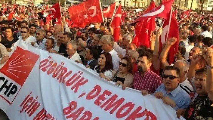 CHP İzmir Teşkilatı 'Gezi Parkı'na destek yürüyüşü düzenledi