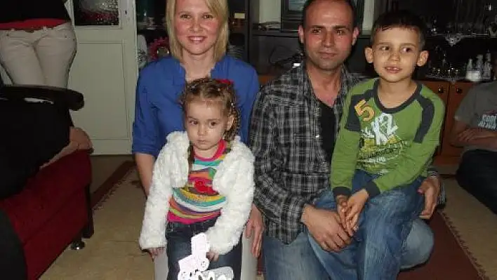 Cinnet getiren öğretmen baba iki çocuğunun başını taşla ezip öldürdü