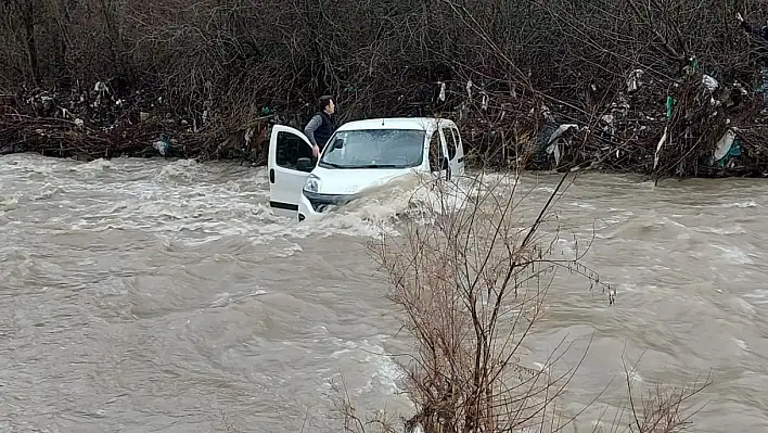 Dere yatağında mahsur kaldılar