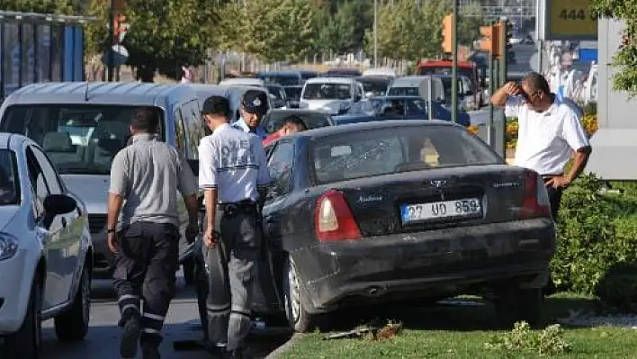 Emniyet Kemeri Takan Otomobil Sürücüsü Kazayı Yara Almadan Atlattı 