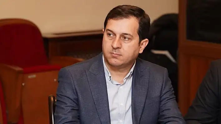 Erivan'da Türkiye ve Azerbaycan bayraklarının yakılmasına sert tepki