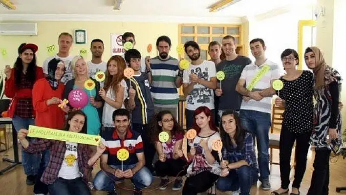 Gençler, internet ve sosyal ağlar yerine biraraya gelip oyun oynadı, sohbet etti
