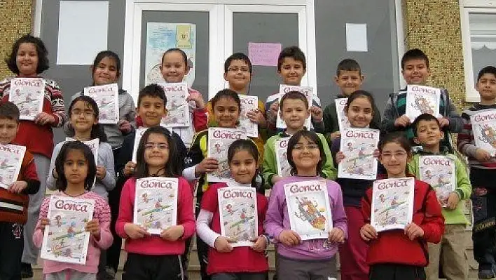 Gonca okuru çocuklar, dergiyi görme engelli kardeşleri için seslendirdi