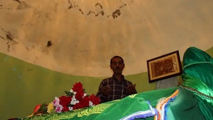 Hz. Adem'in torunu Enüş Peygamber'in kabrinin hali içler acısı