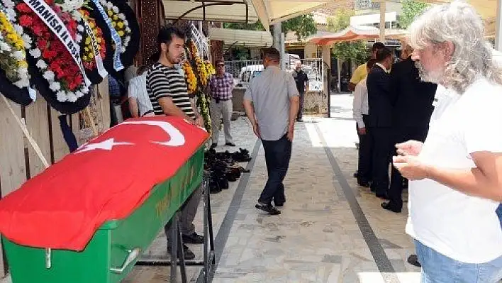 İdam edilen ülkücü Duracık'ın annesi son yolculuğuna uğurlandı