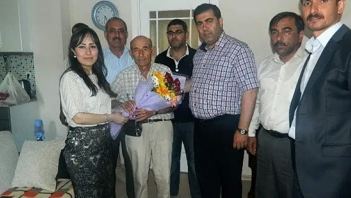 İki oğlunu şehit veren baba, yılın babası seçildi